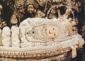 Imagem milagrosa de Maria Menina, doada ao Instituto, que se encontra no santuário a ela dedicado, na sede geral das Irmãs de Maria Menina, em Milão, Itália.